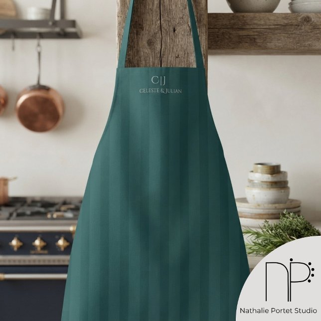 Teal gestreifte Monogramm-Hochzeit Schürze (Teal Stripes Monogram Wedding Apron features custom names and monogram details)