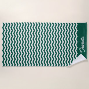 Teal Grün Chevron Dreiecksmuster mit eigenem Namen Strandtuch
