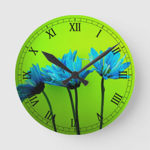 Teal Turquoise Daisies on Lime Green Flowers Gifts Runde Wanduhr
