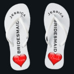 Team-Braut-Herzen der Flip Flops<br><div class="desc">Gewohnheit, romantische Herzstrandhochzeit drehen Reinfallsandelholze Spaß, roten Herzentwurf unten um. Liest Team, dann Braut, auf anderer Sandale in den eleganten, weißen Buchstaben. Brautjungfer wird hinunter die Mitte in modernem, gotische Schriften gedruckt. Ändern Sie zu den Sitz-Brautpartymitgliedern, wie Blumenmädchen oder Trauzeugin. Personalisierter Name oben in gebogenen Buchstaben. Niedliche Strand-Gastgeschenke Hochzeit für...</div>