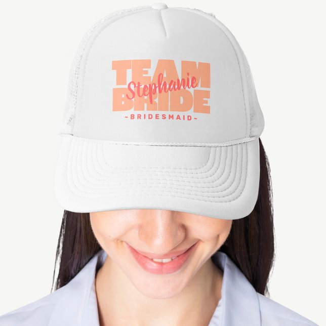 Team Bride Bridesmaid Wedding Party Retro Peach Truckerkappe (Von Creator hochgeladen)