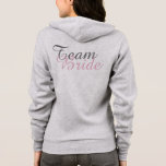 TEAM BRIDE Champagne Wedding Bridesmaid Hoodie<br><div class="desc">Eine originelle Marker-Abbildung zweier Gläser blubbly pink Champagner. Ideal für Verlobungen, Hochzeiten, Brautpartys, Junggeselinnen-Abschiede und mehr! Personalisieren Sie sich einfach mit Ihren Informationen. Der Designer ist verfügbar, um benutzerdefinierte Designs zu erstellen und hochzuladen, um den Farben und Themen Ihrer Hochzeit zu entsprechen - klicken Sie auf "Diesen Designer Gefragt", um...</div>