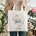 Team Bride Custom Elegant Pink Floral Gold Wedding Tragetasche<br><div class="desc">Add a touch of floral elegance to your wedding celebration! This stunning Team Bride tote bag features a beautiful double gold hoop wreath adorned with romantic pink watercolor roses and soft green foliage. It's the ideal bridesmaid gift bag, perfect for holding all the essentials for a bachelorette weekend, bridal shower,...</div>