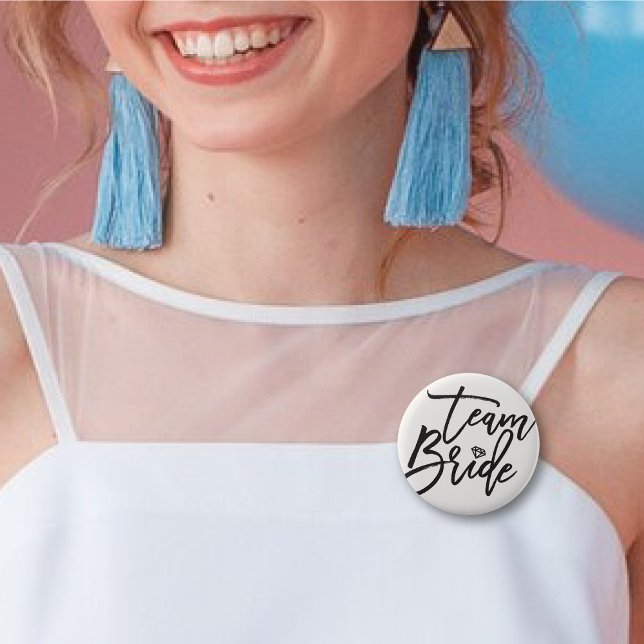 TEAM BRIDE Diamond Brautparty Stilvolle Hochzeit Button (TEAM BRIDE Diamond Chic Black Brush Script Wedding Bridal Party Pinback Button @ fatfatin_blue_knot)