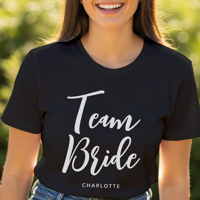 Team Bride Individuelle Name Wedding Schwarz-weiß T-Shirt (Von Creator hochgeladen)