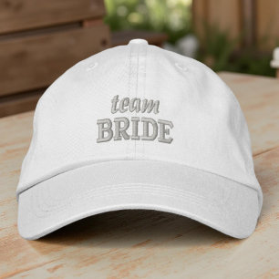 Team Bride Moderne Einfache Typografie Hochzeit Bestickte Baseballkappe