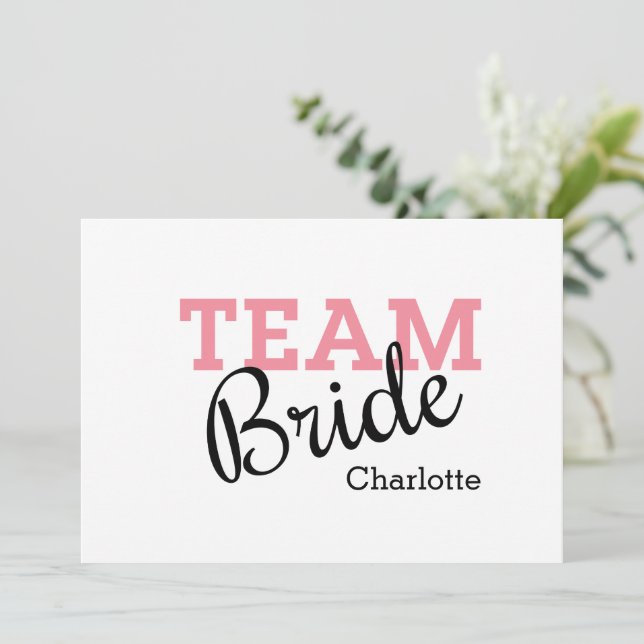 Team Bride Pink Script Einladung (Stehend Vorderseite)