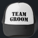 TEAM GROOM black bachelor party trucker hats Truckerkappe<br><div class="desc">TEAM Junggeselle- und Junggeselinnen-Abschiedsfernlastfahrerhüte der BRAUT schwarze.
Coole Hochzeitszusätze und Partyversorgungen für Bräutigam,  Trauzeuge,  Trauzeugen,  Braut und der Braut Entourage.
Kundenspezifische Kappen mit Vintager Typografieschablone für Party-Crew. Machen Sie Ihre eigenen Hüte für Bridesman,  Brautjungfern,  Trauzeugin,  Freunde,  Schwester,  coole Stütze des Bruders etc. für Jungennacht,  Mädchennacht heraus oder Mädchenwochenendenreise aus.</div>