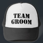 TEAM GROOM black bachelor party trucker hats Truckerkappe<br><div class="desc">TEAM Junggeselle- und Junggeselinnen-Abschiedsfernlastfahrerhüte der BRAUT schwarze.
Coole Hochzeitszusätze und Partyversorgungen für Bräutigam,  Trauzeuge,  Trauzeugen,  Braut und der Braut Entourage.
Kundenspezifische Kappen mit Vintager Typografieschablone für Party-Crew. Machen Sie Ihre eigenen Hüte für Bridesman,  Brautjungfern,  Trauzeugin,  Freunde,  Schwester,  coole Stütze des Bruders etc. für Jungennacht,  Mädchennacht heraus oder Mädchenwochenendenreise aus.</div>