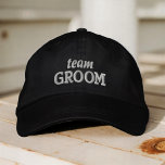 Team Groom Moderne einfache Typografie Hochzeit Bestickte Baseballkappe<br><div class="desc">Team Groom einfache Typografie.</div>