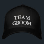 Team Groom Schwarz-Weiß elegante Hochzeit Bestickte Baseballkappe<br><div class="desc">Team Groom Schwarz-Weiß elegante elegante Hochzeit bestickt Baseball Cap. Verfügbar in vielen Farben und Optionen</div>