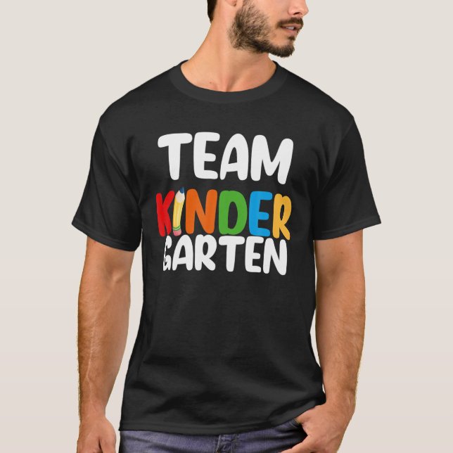 Team Kindergarten Lehrer zurück zum Schuldesign T-Shirt (Vorderseite)