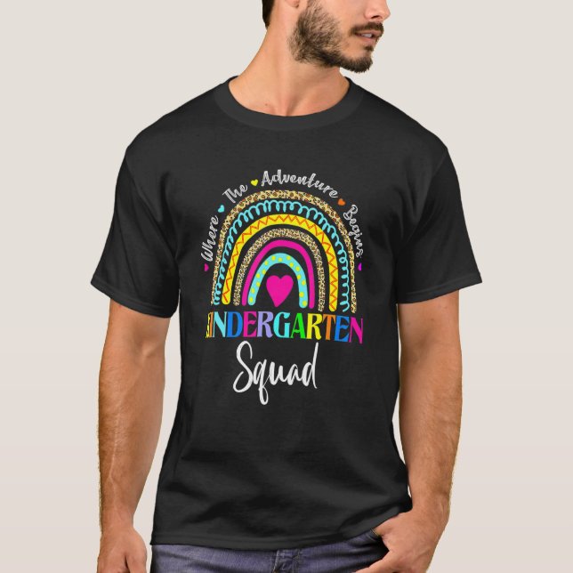 Team Kindergarten Squad Rainbow Back to School Tee (Vorderseite)
