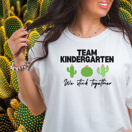 Team Kindergarten Wir kleben gemeinsam Lehrer Tshi T-Shirt