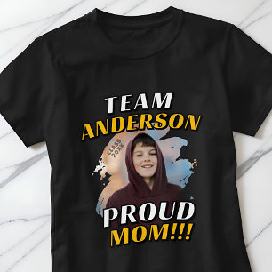 Team [Nachname] Stolze Mutter Abschlussfoto T-Shirt