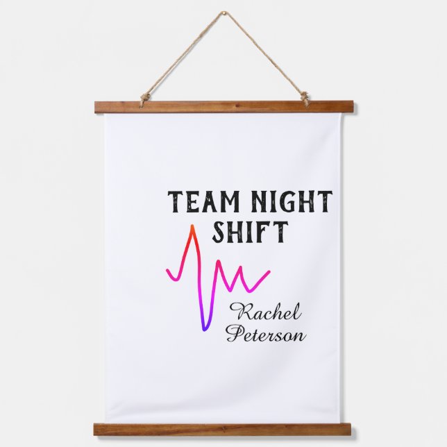 Team night shift nurse doctor medical name heart l wandteppich mit holzrahmen (Vorderseite)
