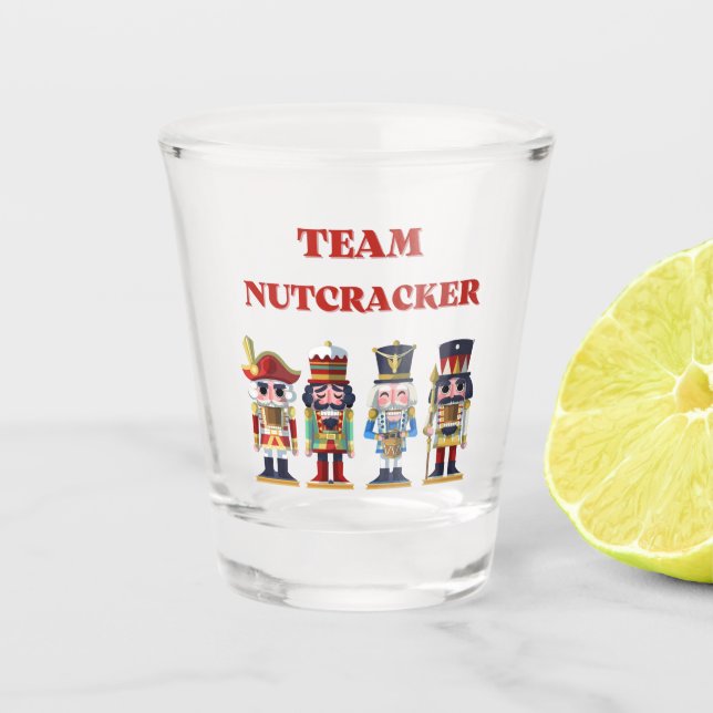 Team     NutcrackerApron Schnapsglas (Vorderseite)