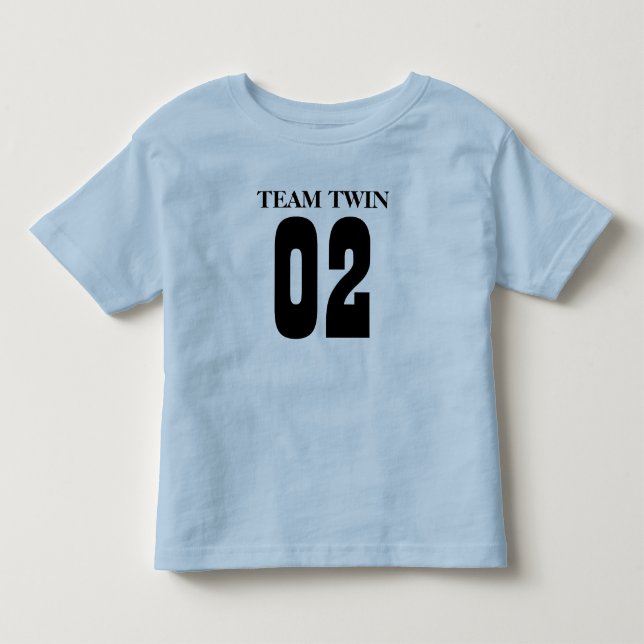 TEAM TWIN, 02 KLEINKIND T-SHIRT (Vorderseite)