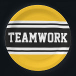 TEAMWORK Fun Bright Yellow Black Racing Streifen Pappteller<br><div class="desc">Dieses sportliche,  sportliche Design zeichnet sich durch feinen TEAMWORK-Text in einem farbig hervorgehobenen,  breiten schwarzen Streifen mit zwei weißen Rennstreifen gegen hellgelbe äußere Streifen aus. Der Text in diesem Design kann personalisiert sein.</div>