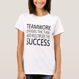 Teamwork spaltet die Aufgabe.. multipliziert den E T-Shirt