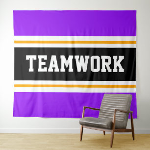 TEAMWORK Sporty Lila Schwarz-weiße Rennstreifen Wandteppich