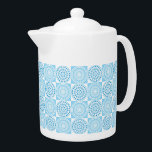 Teapot-Blue Tile<br><div class="desc">Dieser Teekessel ist in Weiß mit einem hübschen Imitat in blauen Kacheln gedruckt. Mittlere Größe angezeigt. Passen Sie dieses Objekt an oder kaufen Sie, wie es ist. Stock Print freepik.com</div>