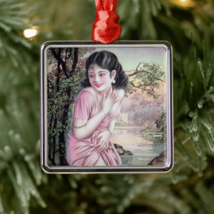 Tease in Stream Oasis von Shanghai China Girl Ornament Aus Metall