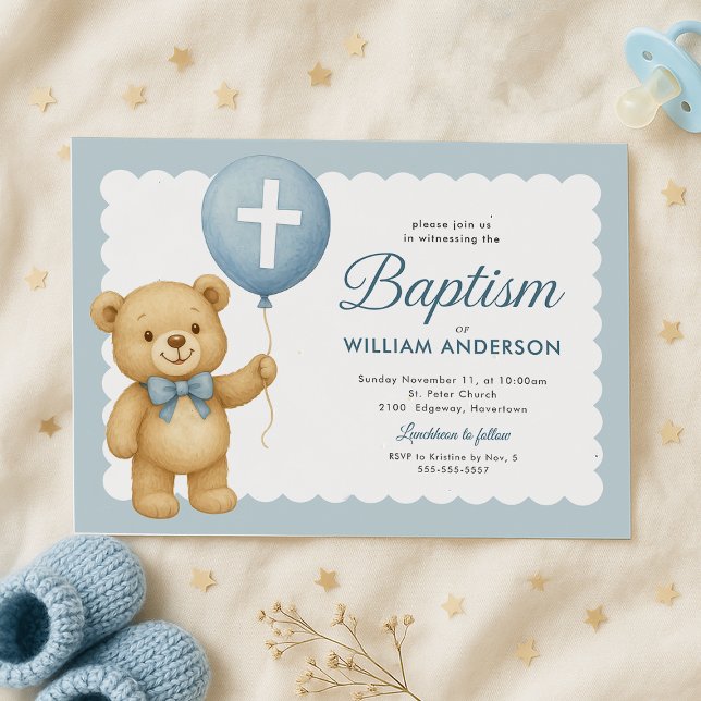 Teddy Bear Ballon Taufe Einladung (Adorable teddy bear baptism invite in a soft-blue theme, featuring cross and scalloped edges.)