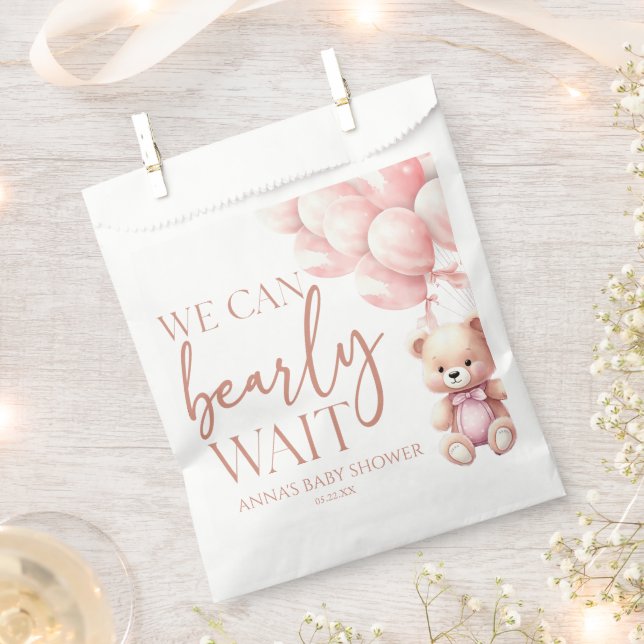 Teddy Bear Pink We Can Bearly Wait Baby Shower Geschenktütchen (Ausgeschnitten)