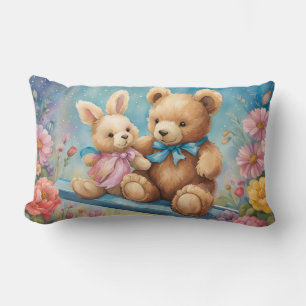 Teddy Bear und Bunny Sitzen im Garten Lendenkissen