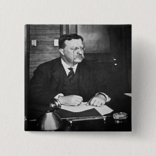 Teddy Roosevelt bei der Arbeit im Jahre 1912 Button