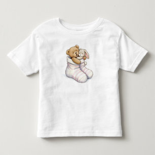 Teddy und Rabbit erwärmen sich in Socken Kleinkind T-shirt