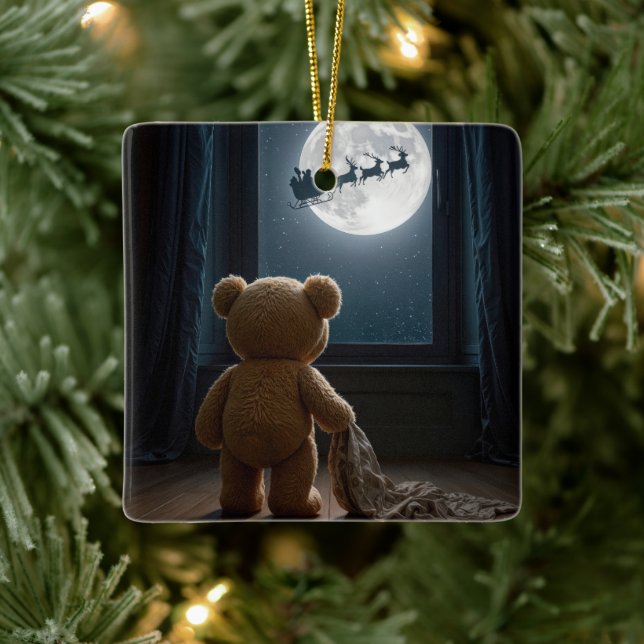 Teddybär beobachtet den Weihnachtsmann Keramikornament (Baum)
