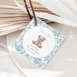 Teddybär, blaues Band, blaue Blumen, erster Geburt Geschenkanhänger