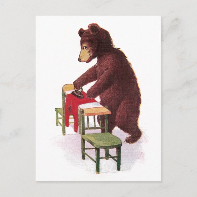 Teddybär bügelt Kleidung Postkarte (Vorderseite)