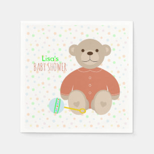 Teddybär gekleidet in der korallenroten Babyparty Serviette
