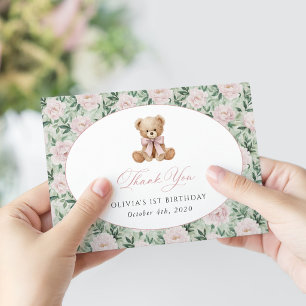 Teddybär, rosa Schleife, rosa Blumen, erster Gebur Dankeskarte