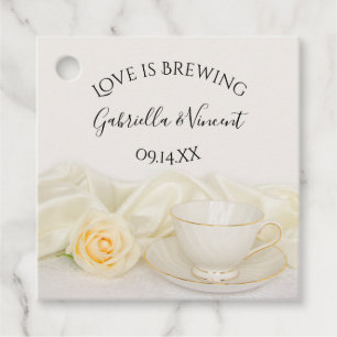 Tee Cup mit Liebe von White Rose ist Brauen Hochze Geschenkanhänger