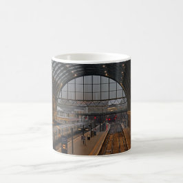 Tee oder Kaffee - King's Cross Station London. Tasse