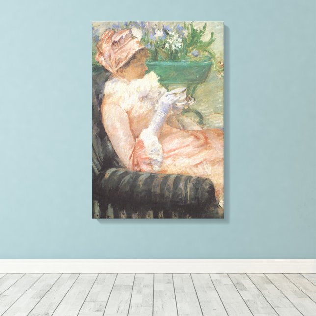 Teebecher von Mary Cassatt, Vintager Impressionism Leinwanddruck (Insitu (Holzboden))