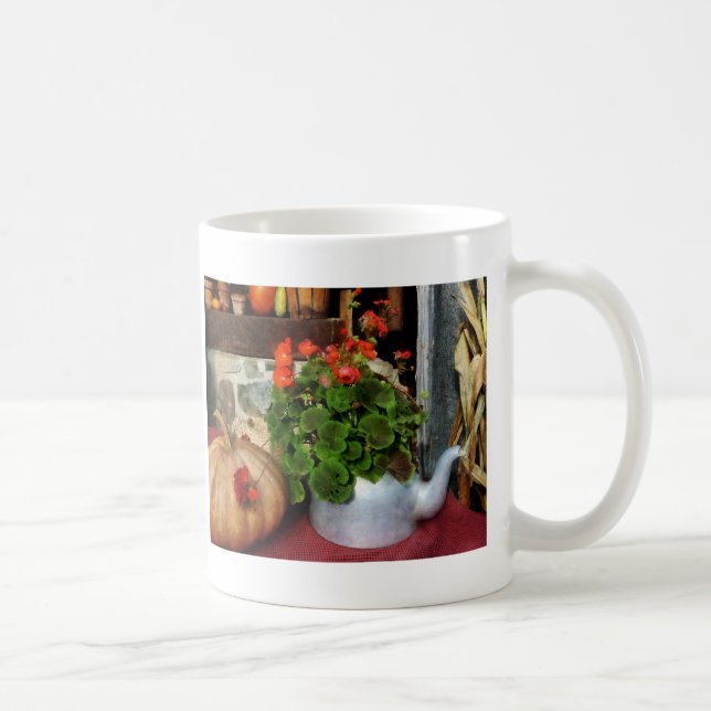 Teekanne gefüllt mit Pelargonien Tasse (Rechts)