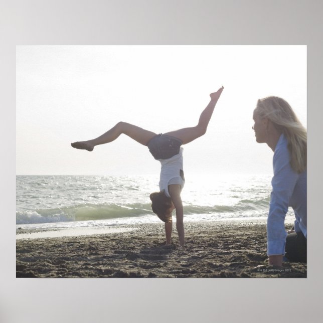 Teenage Girl leistet Gymnastik, Mama Poster (Vorne)