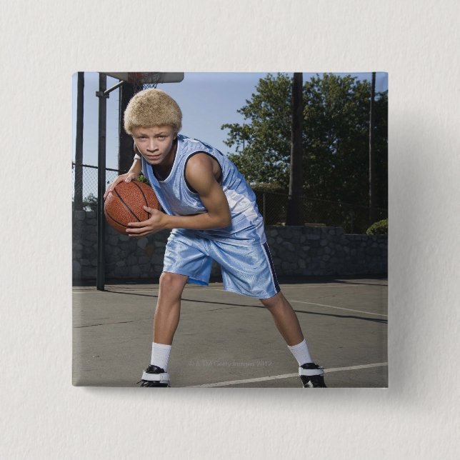 Teenager auf Basketballfeld 2 Button (Vorderseite)