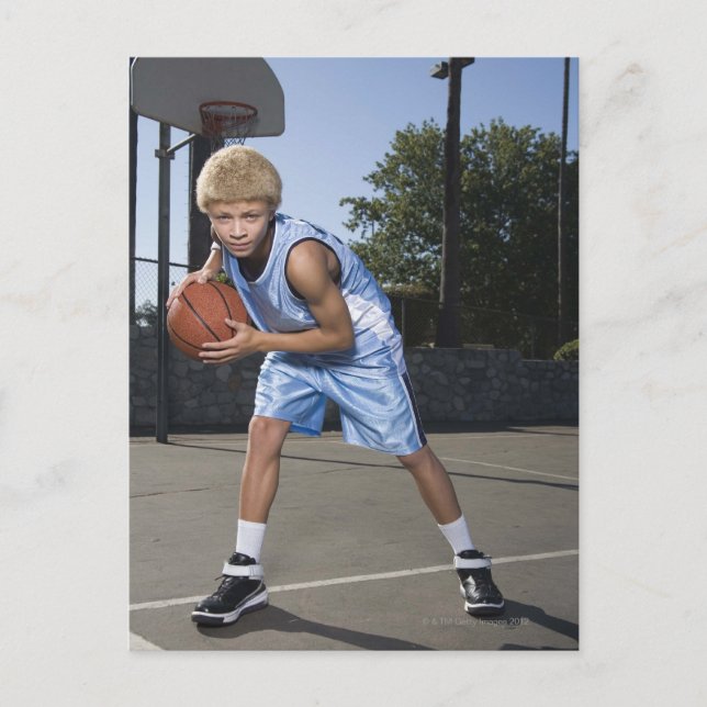 Teenager auf Basketballfeld 2 Postkarte (Vorderseite)