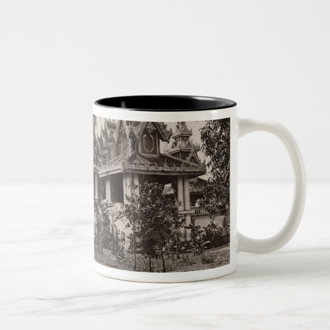 Teik Kyaung Kloster, Insel der Ka-Zehe Zweifarbige Tasse (Rechts)