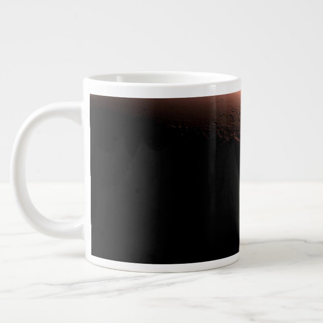 Teil der Mars an der Grenze von Licht und Dunkel. Jumbo-Tasse (Links)