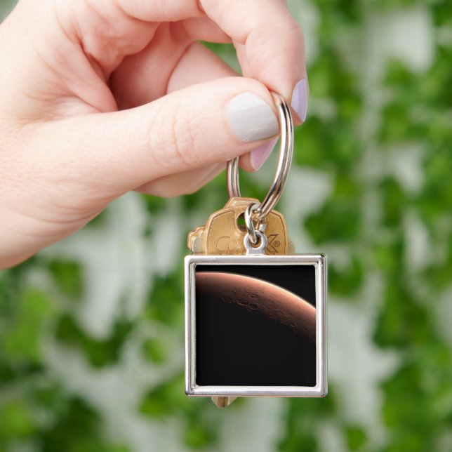 Teil der Mars an der Grenze von Licht und Dunkel. Schlüsselanhänger (Hand)