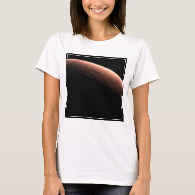 Teil der Mars an der Grenze von Licht und Dunkel. T-Shirt (Vorderseite)