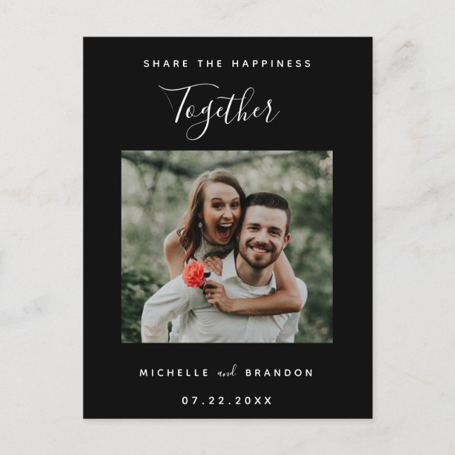 Teilen Sie das Glück zusammen Modernes Foto Simple Ankündigungspostkarte (Vorderseite)