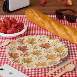 Teilen von Tellern für Danksagungen. Pappteller